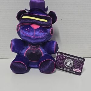 Five Nights at Freddys VR Fazbear @ToyBros